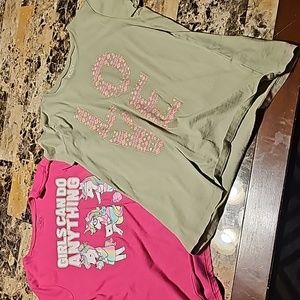 2 children place graphic tee